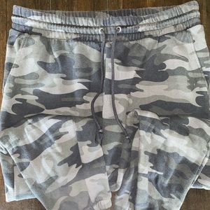 Wild fable camo sweatpants